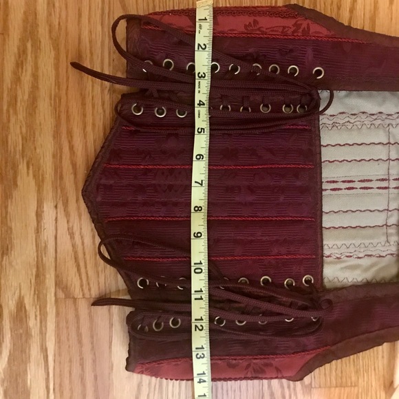 Red front laced corset ❤️ - Picture 5 of 9